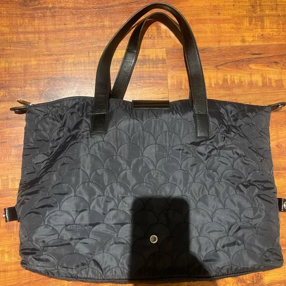 Woman’s DVF black large travel bag - Picture 3 of 7